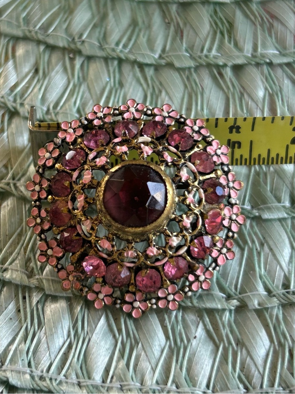 Vintage Beautiful vintage Daisy brooch with gold tone